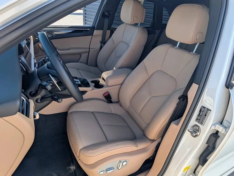 2025 Porsche Macan Electric - Image 5 of 5