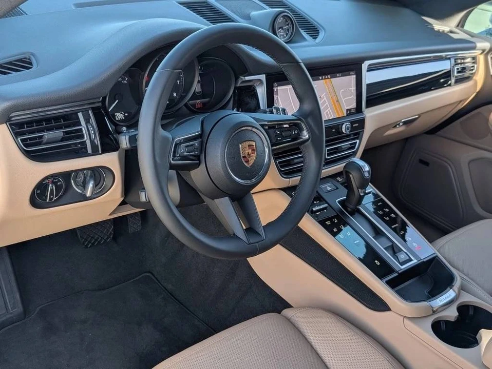2025 Porsche Macan Electric - Image 4 of 5