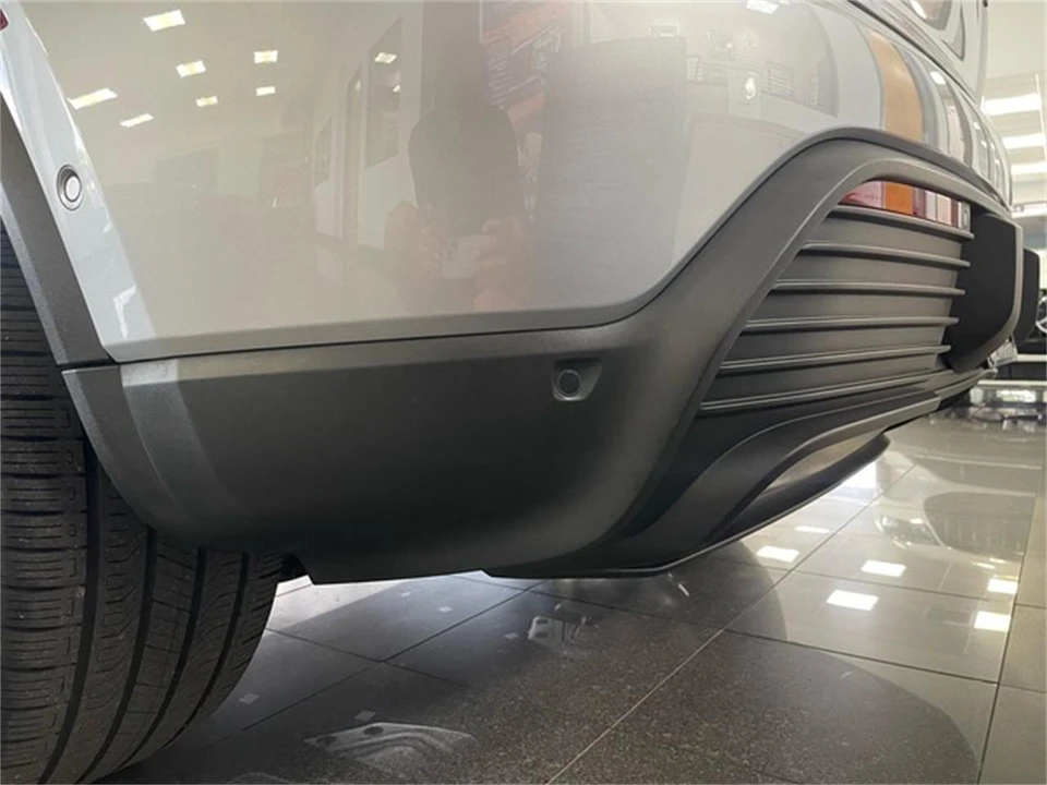 2025 Porsche Macan Electric - Image 15 of 31
