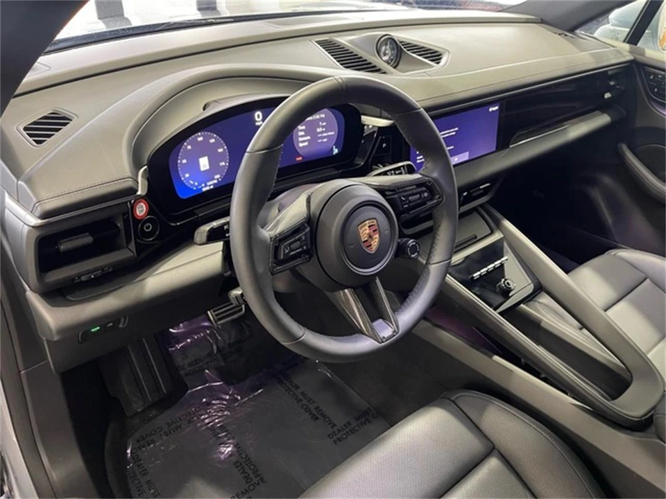 2025 Porsche Macan Electric - Image 23 of 31