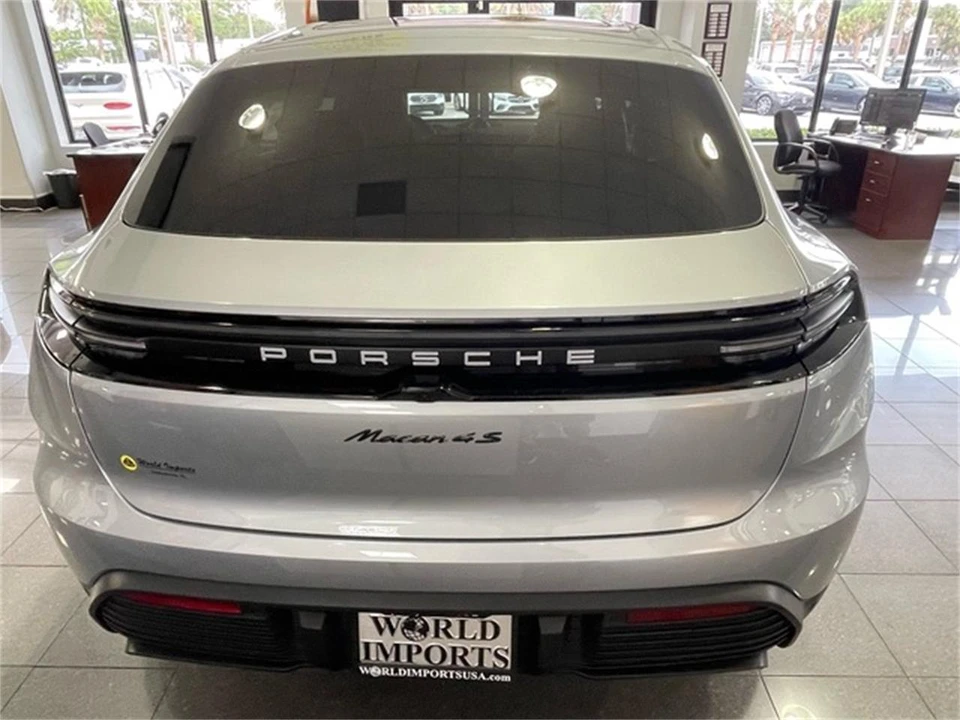 2025 Porsche Macan Electric - Image 4 of 31