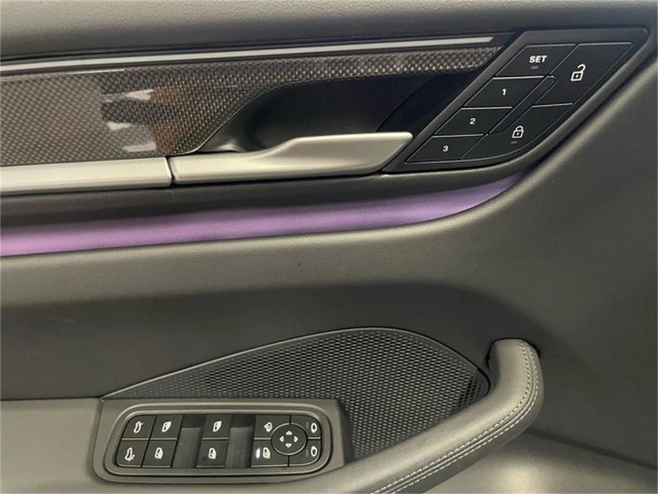 2025 Porsche Macan Electric - Image 22 of 31