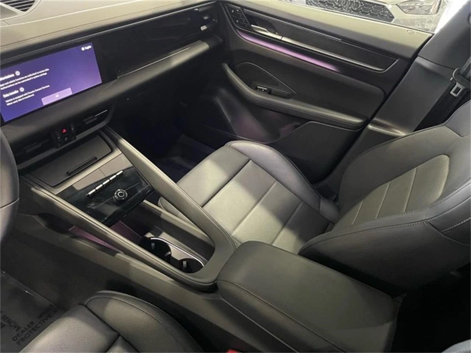 2025 Porsche Macan Electric - Image 26 of 31