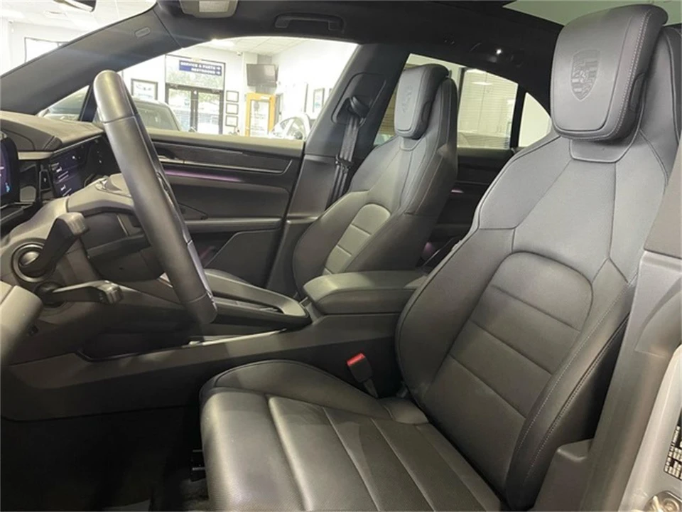 2025 Porsche Macan Electric - Image 24 of 31