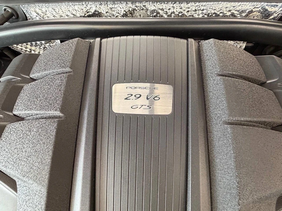 2025 Porsche Macan Electric - Image 31 of 31