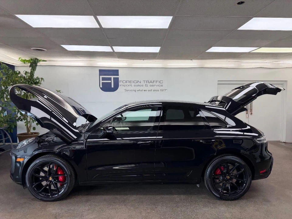 2025 Porsche Macan Electric - Image 6 of 31