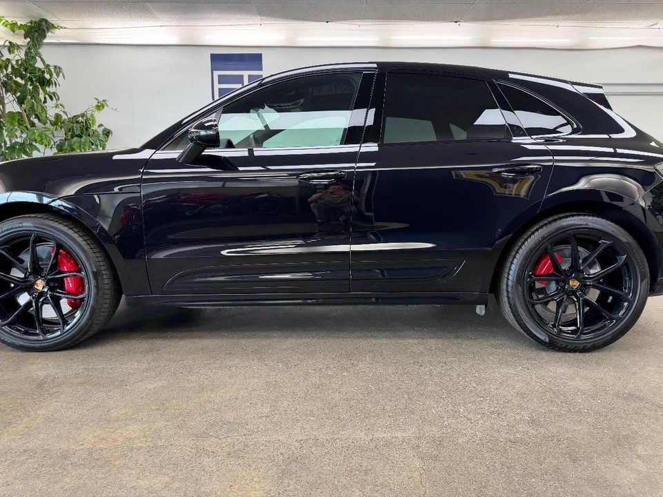 2025 Porsche Macan Electric - Image 21 of 31