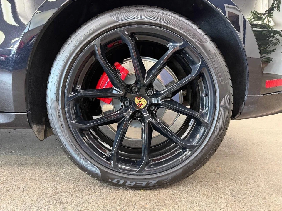 2025 Porsche Macan Electric - Image 11 of 31
