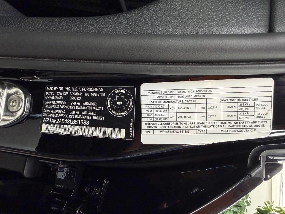 2025 Porsche Macan Electric - Image 12 of 31