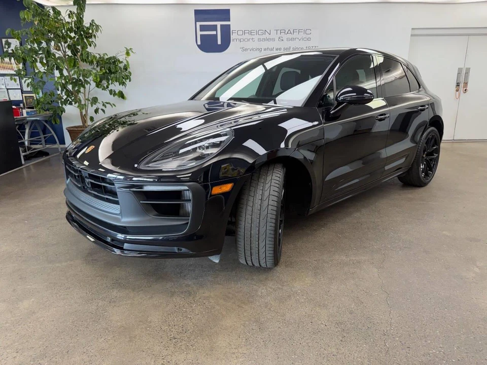 2025 Porsche Macan Electric - Image 2 of 31