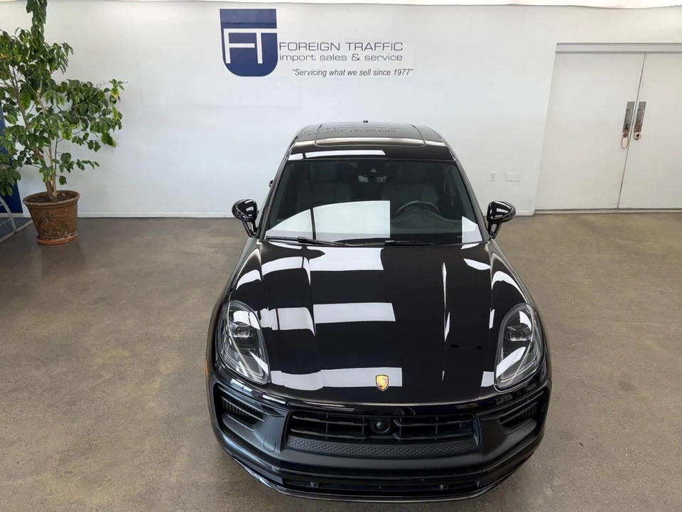2025 Porsche Macan Electric - Image 3 of 31