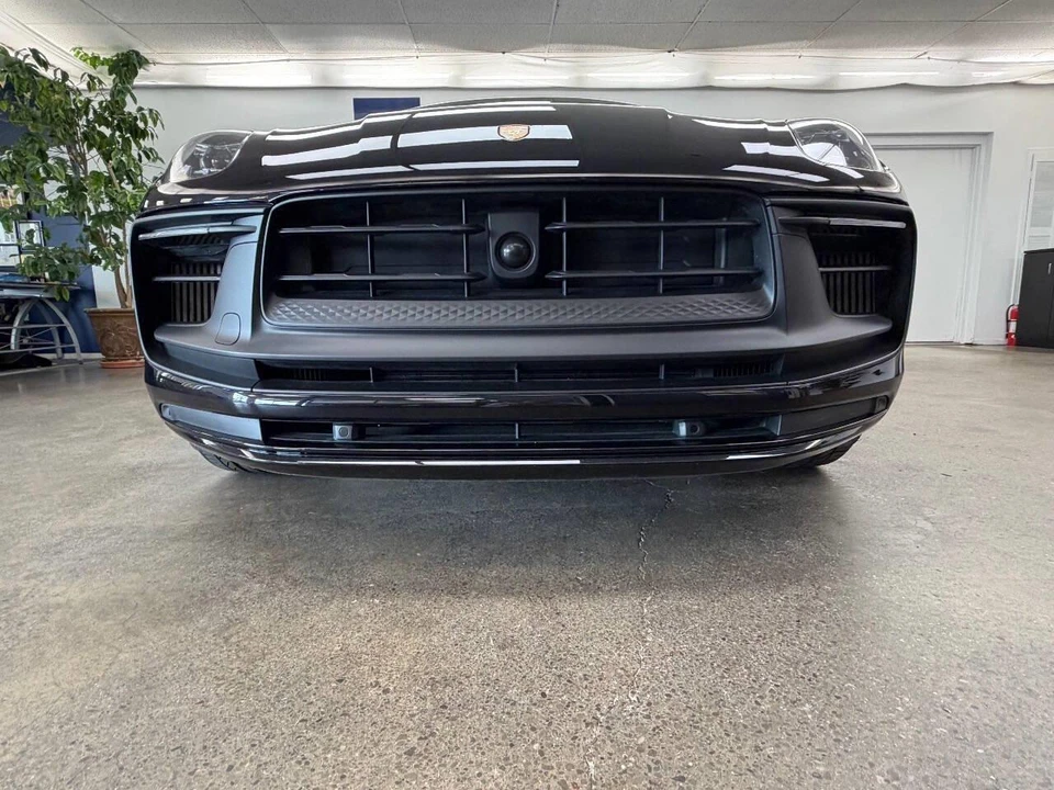 2025 Porsche Macan Electric - Image 13 of 31