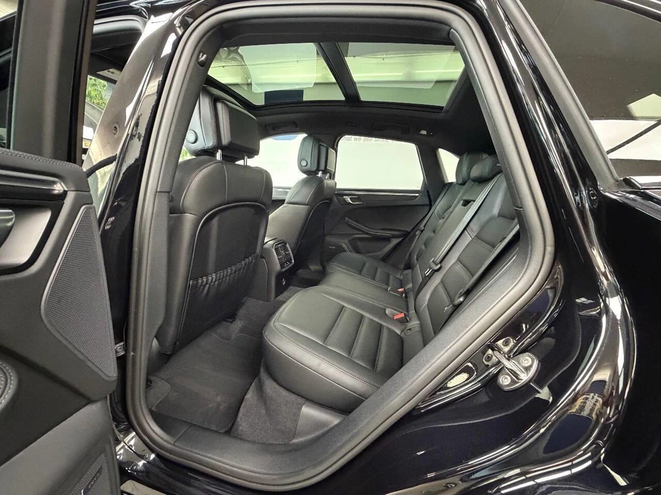 2025 Porsche Macan Electric - Image 23 of 31
