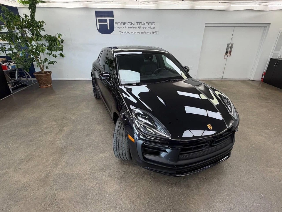 2025 Porsche Macan Electric - Image 4 of 31