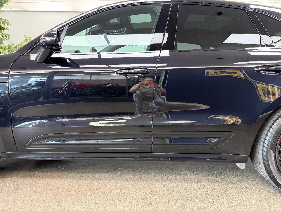 2025 Porsche Macan Electric - Image 9 of 31