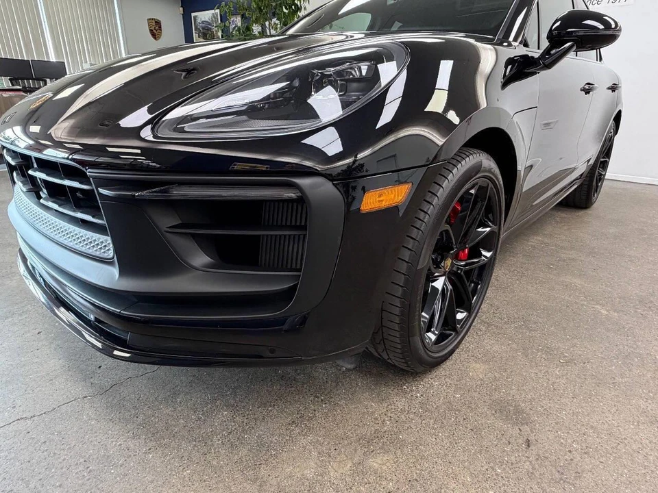 2025 Porsche Macan Electric - Image 14 of 31