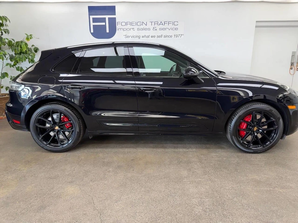 2025 Porsche Macan Electric - Image 5 of 31