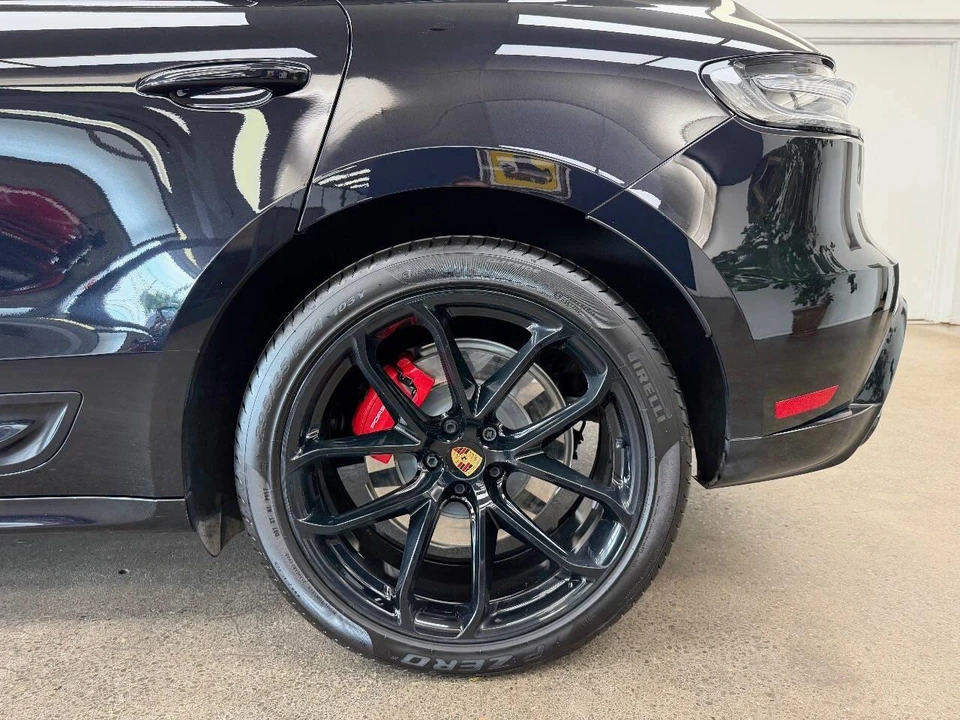 2025 Porsche Macan Electric - Image 10 of 31