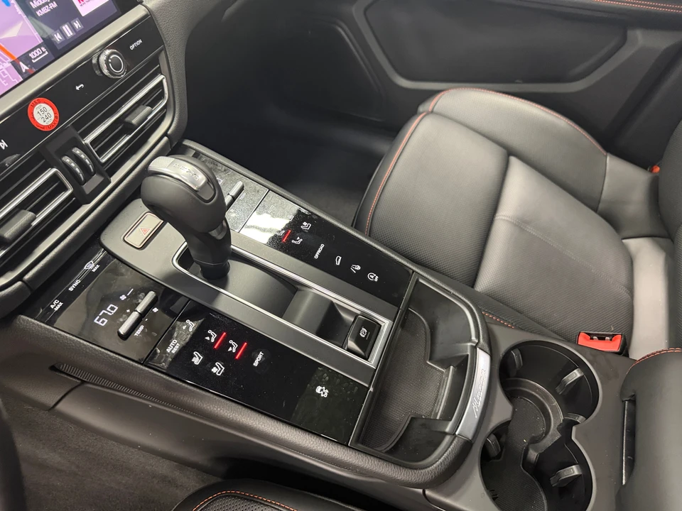 2025 Porsche Macan - Image 3 of 31