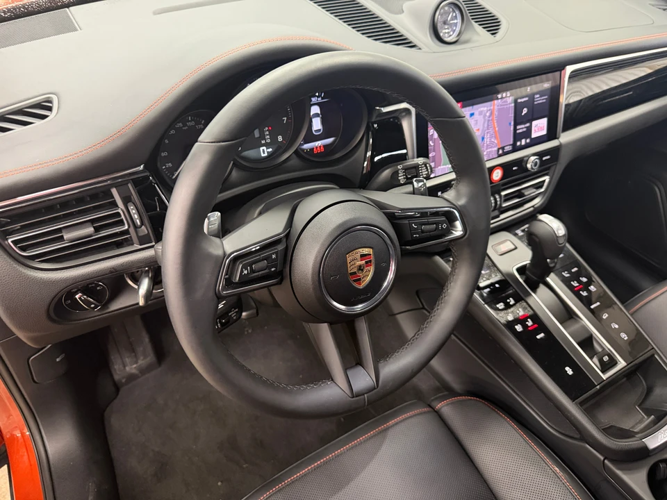 2025 Porsche Macan - Image 6 of 31