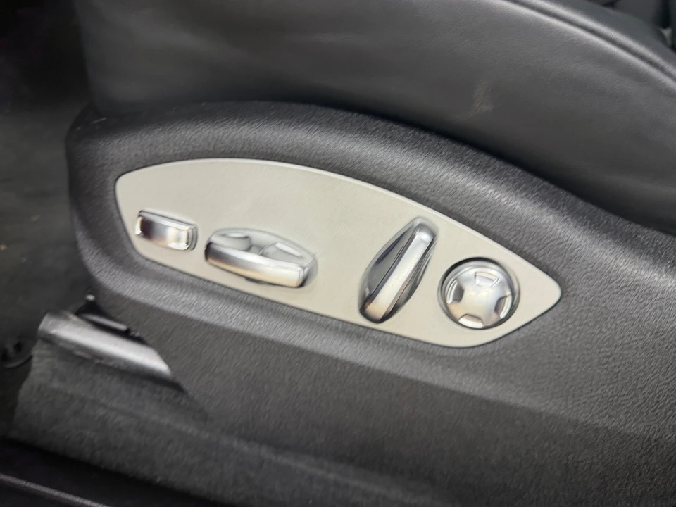 2025 Porsche Macan - Image 4 of 31