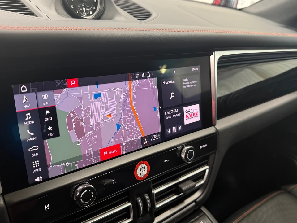 2025 Porsche Macan - Image 16 of 31