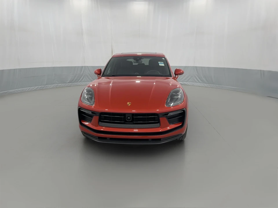 2025 Porsche Macan - Image 27 of 31