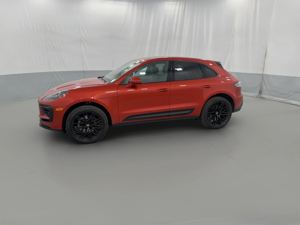 2025 Porsche Macan - Image 30 of 31