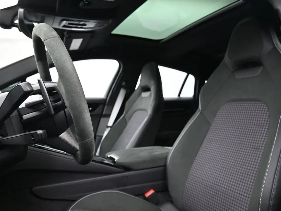 2025 Porsche 976 Panamera - Image 9 of 9