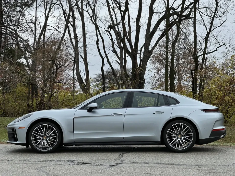2025 Porsche 976 Panamera - Image 2 of 8