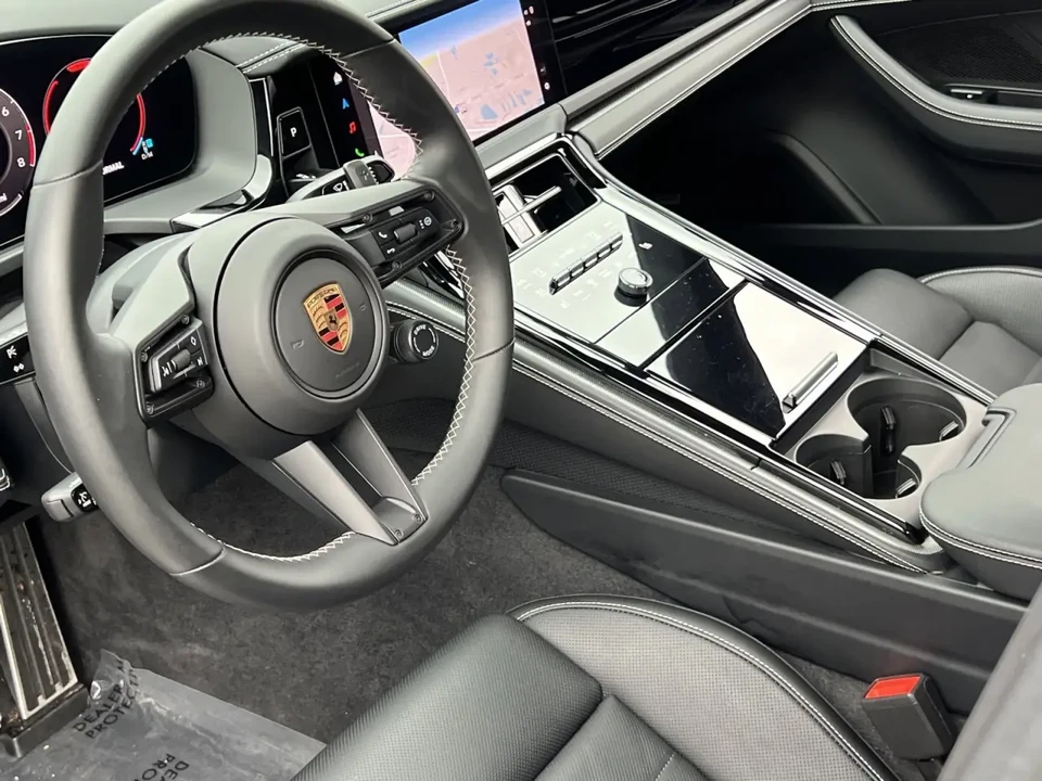 2025 Porsche 976 Panamera - Image 4 of 8