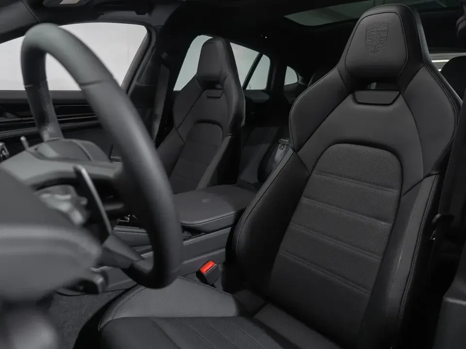 2025 Porsche 976 Panamera - Image 16 of 20