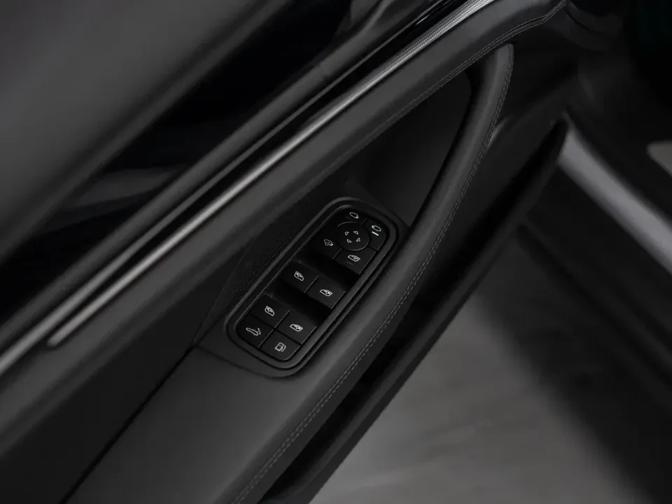 2025 Porsche 976 Panamera - Image 20 of 20