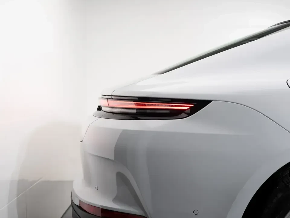 2025 Porsche 976 Panamera - Image 11 of 20
