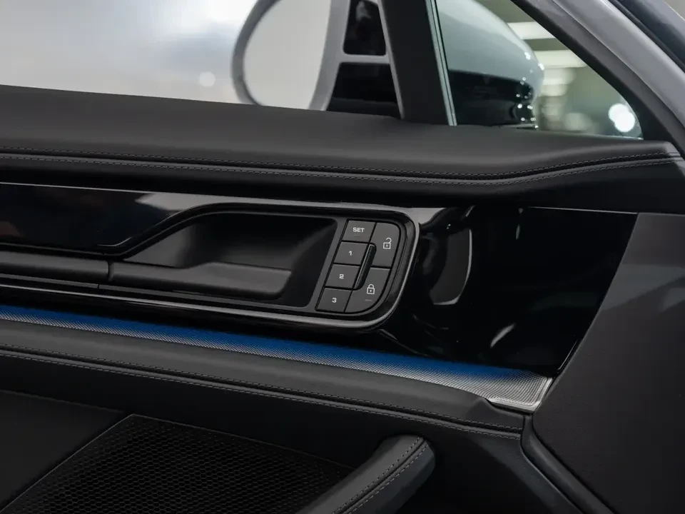 2025 Porsche 976 Panamera - Image 19 of 20