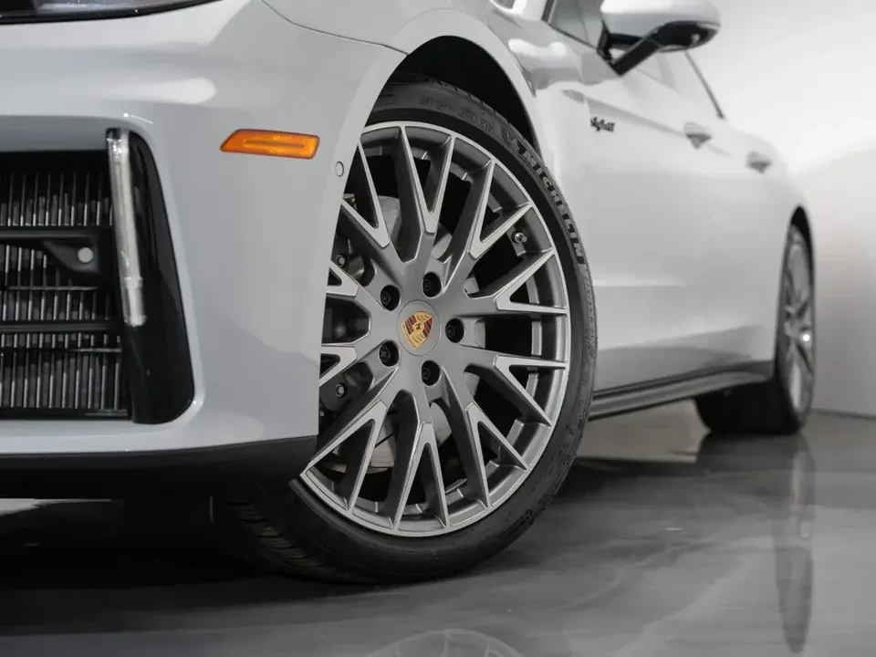 2025 Porsche 976 Panamera - Image 14 of 20