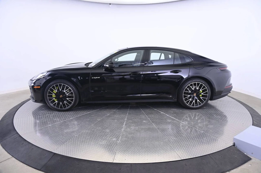 2025 Porsche 976 Panamera - Image 2 of 5