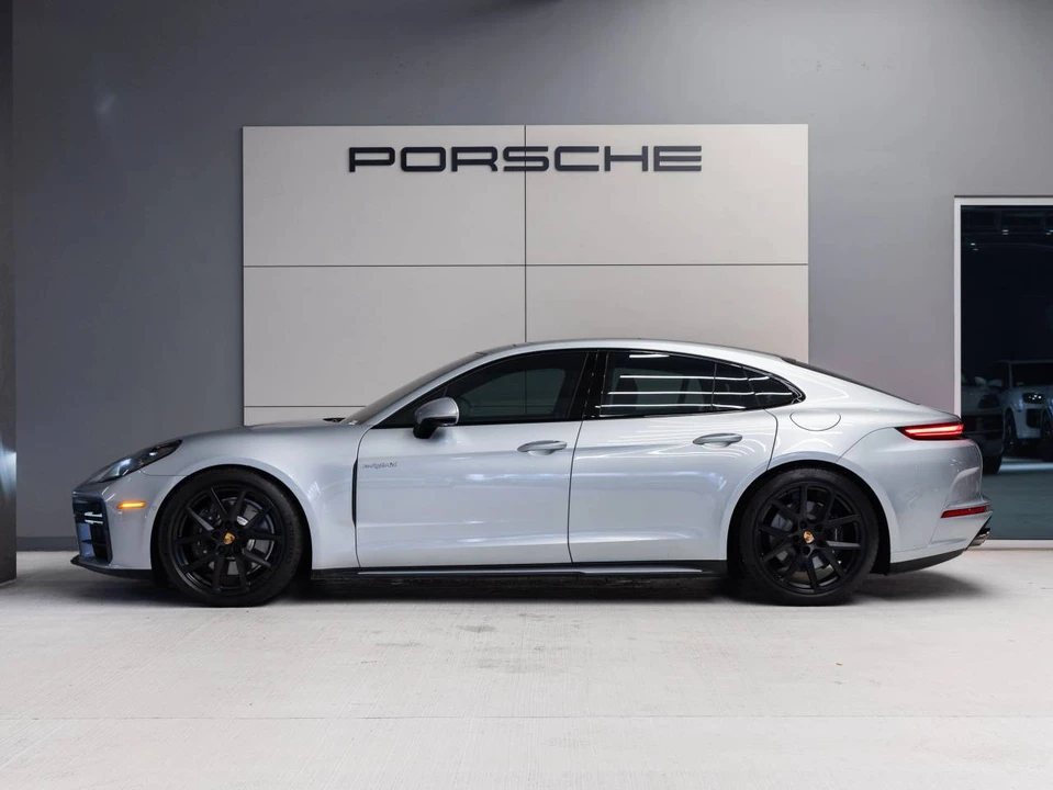 2025 Porsche 976 Panamera - Image 2 of 5