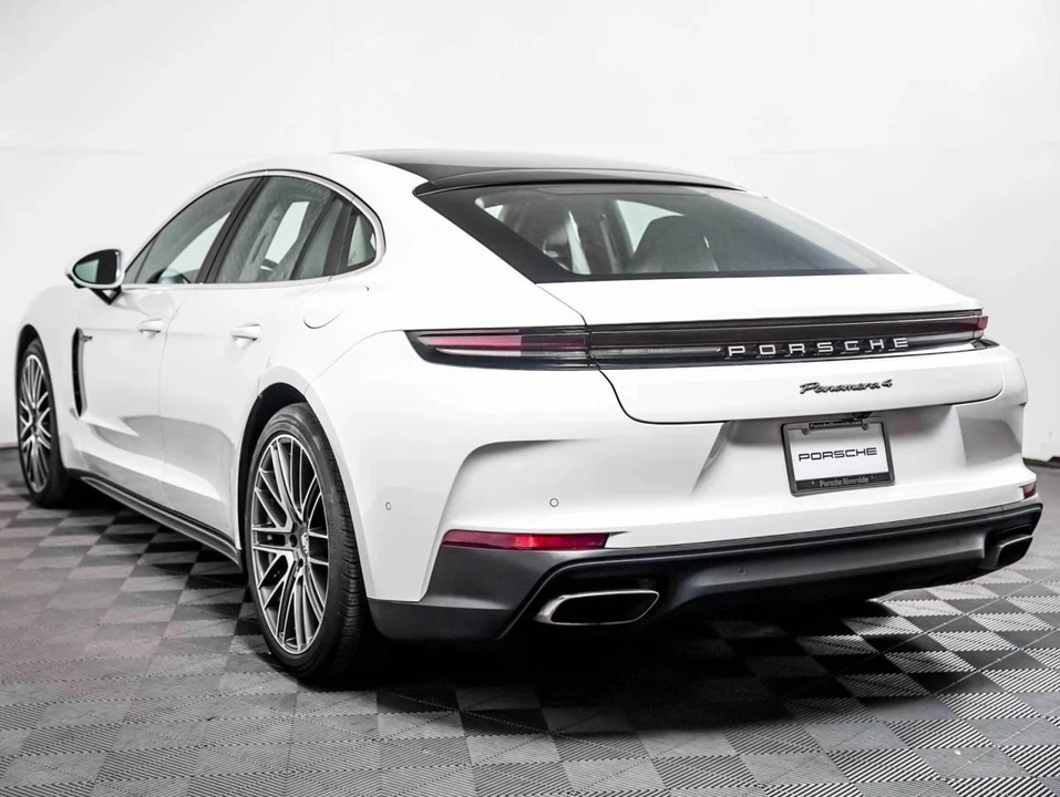 2025 Porsche 976 Panamera - Image 3 of 4