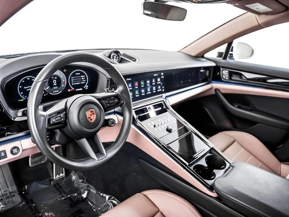 2025 Porsche 976 Panamera - Image 4 of 4