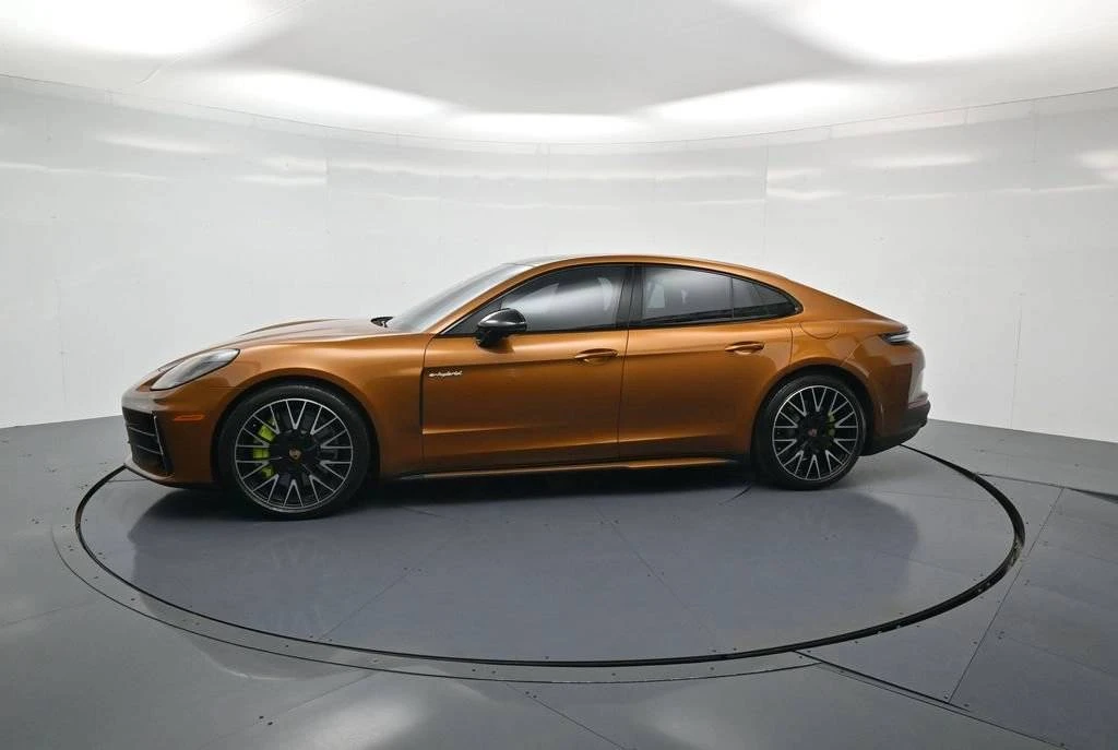 2025 Porsche 976 Panamera - Image 2 of 5