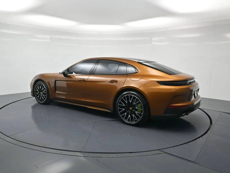 2025 Porsche 976 Panamera - Image 3 of 5