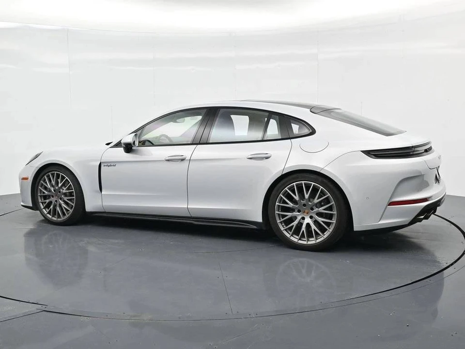 2025 Porsche 976 Panamera - Image 2 of 5