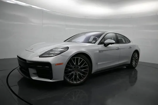 2025 Porsche Panamera 4 E-Hybrid