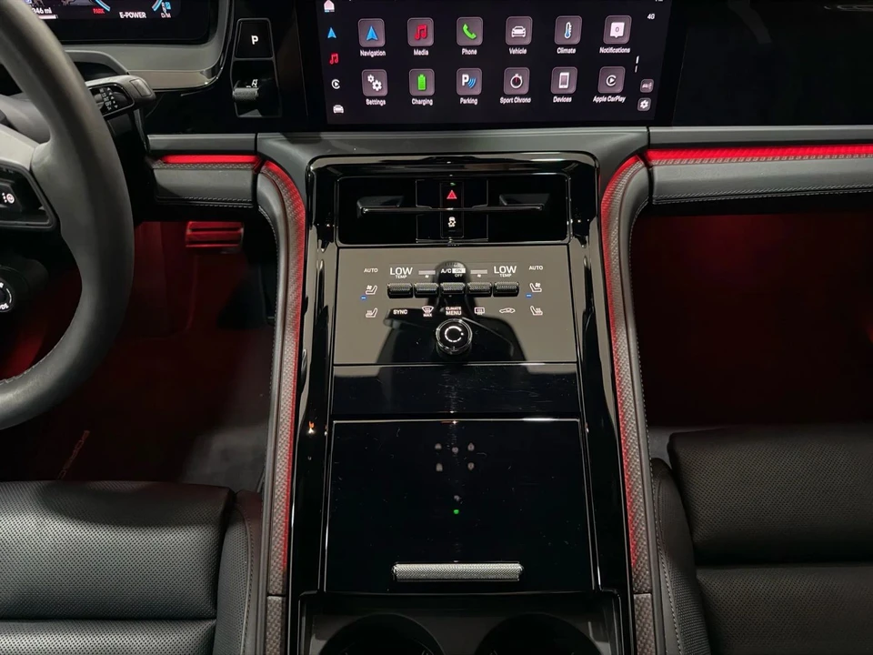 2025 Porsche 976 Panamera - Image 14 of 17