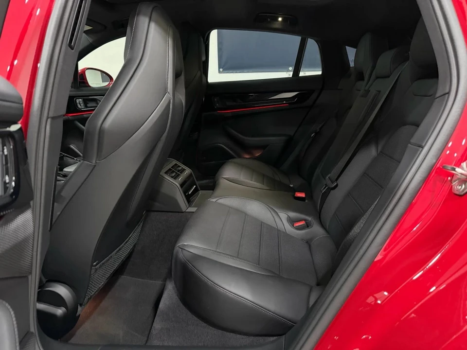 2025 Porsche 976 Panamera - Image 8 of 17