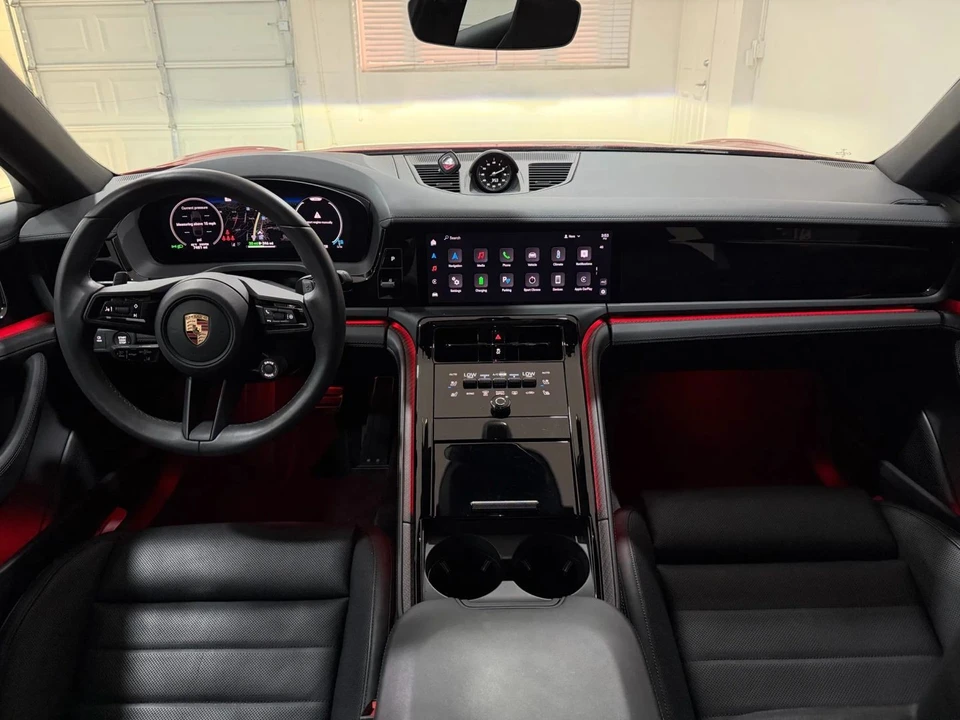 2025 Porsche 976 Panamera - Image 10 of 17