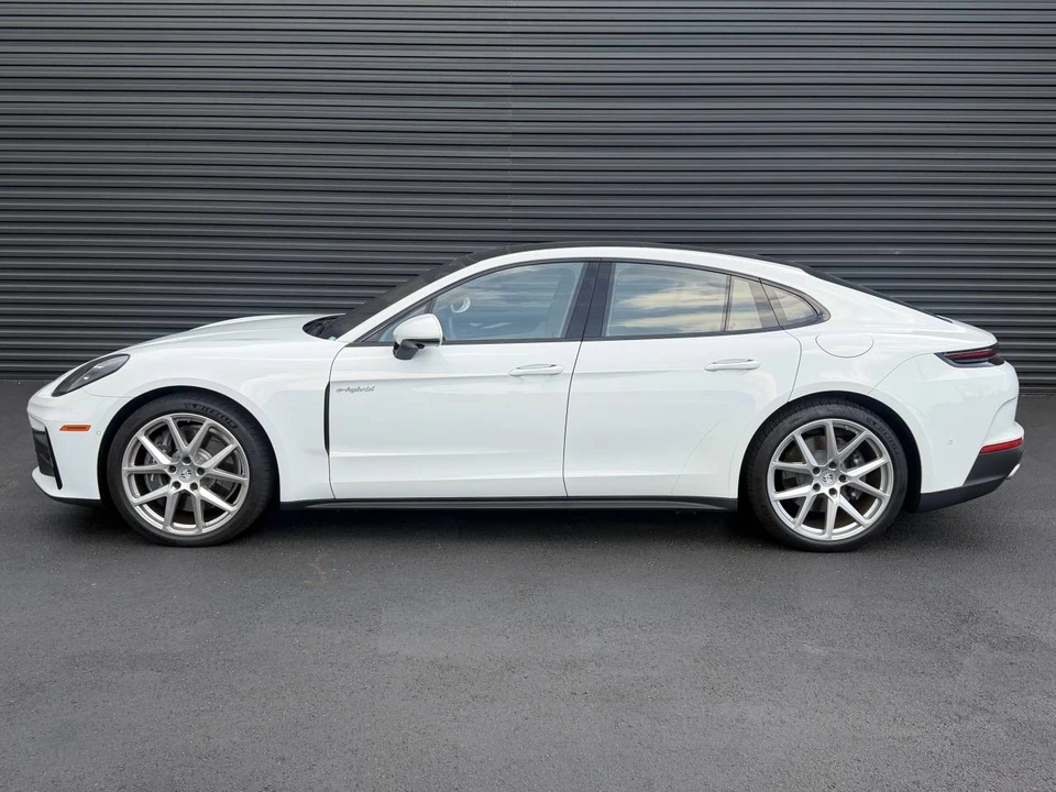 2025 Porsche 976 Panamera - Image 2 of 5