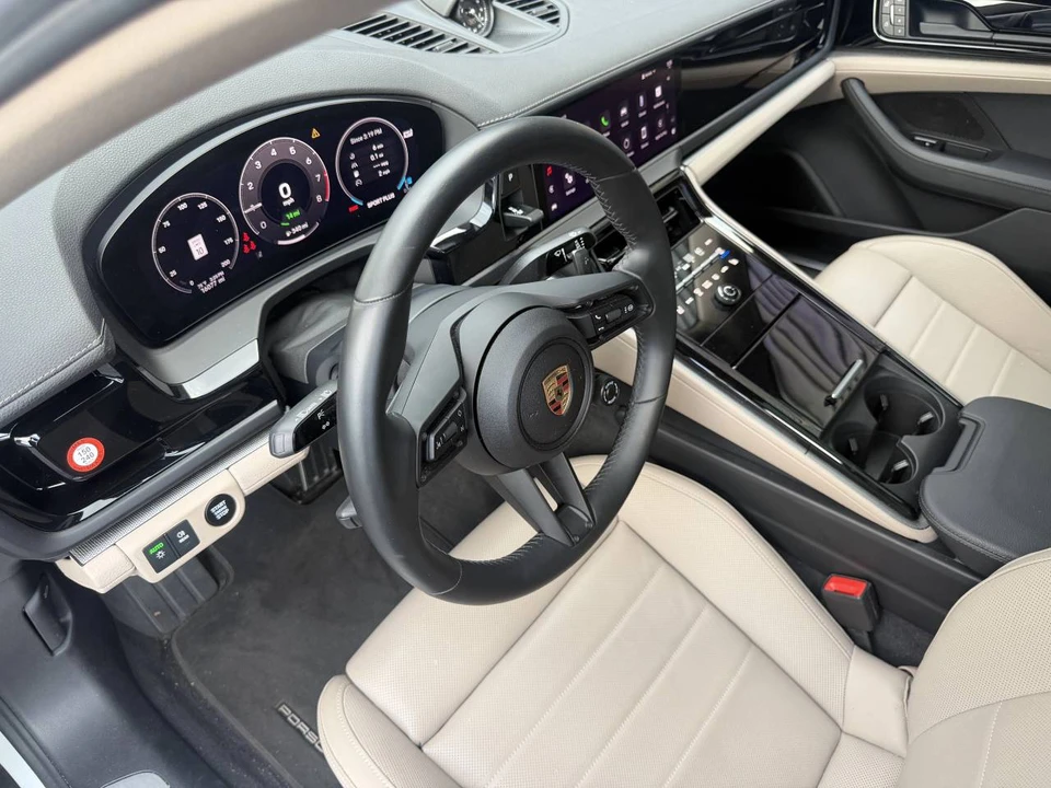 2025 Porsche 976 Panamera - Image 4 of 5