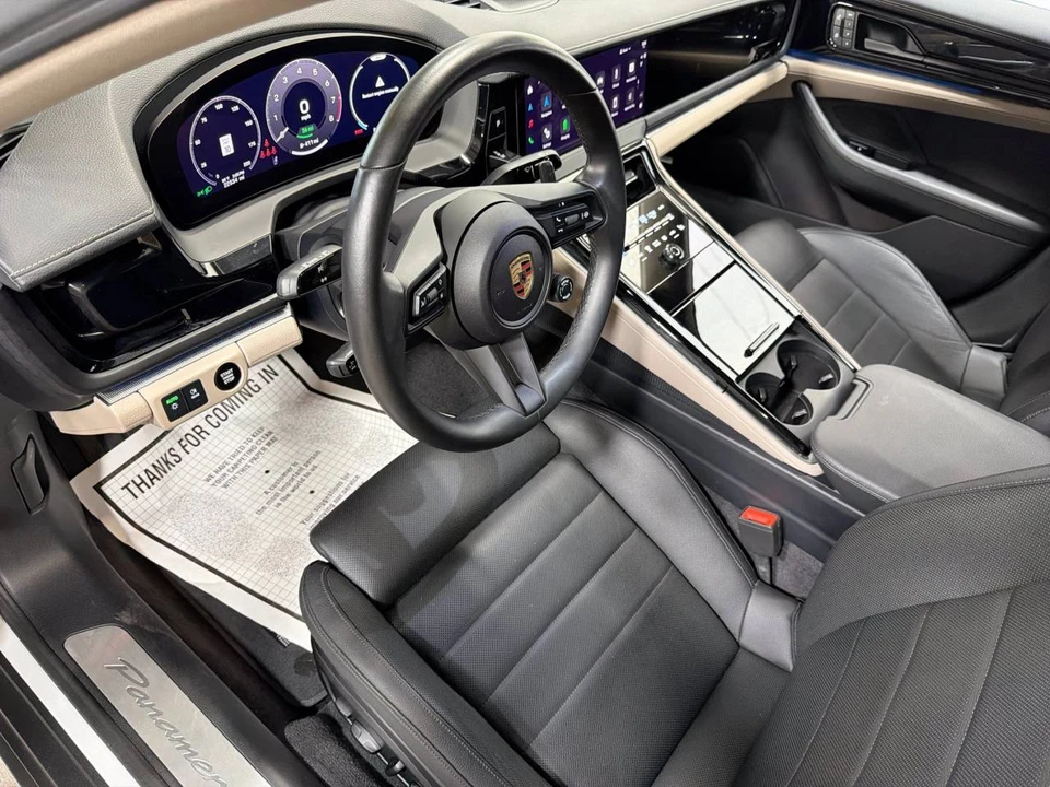 2025 Porsche 976 Panamera - Image 4 of 4